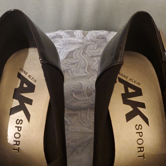 Shoes - Picture 3 of 4